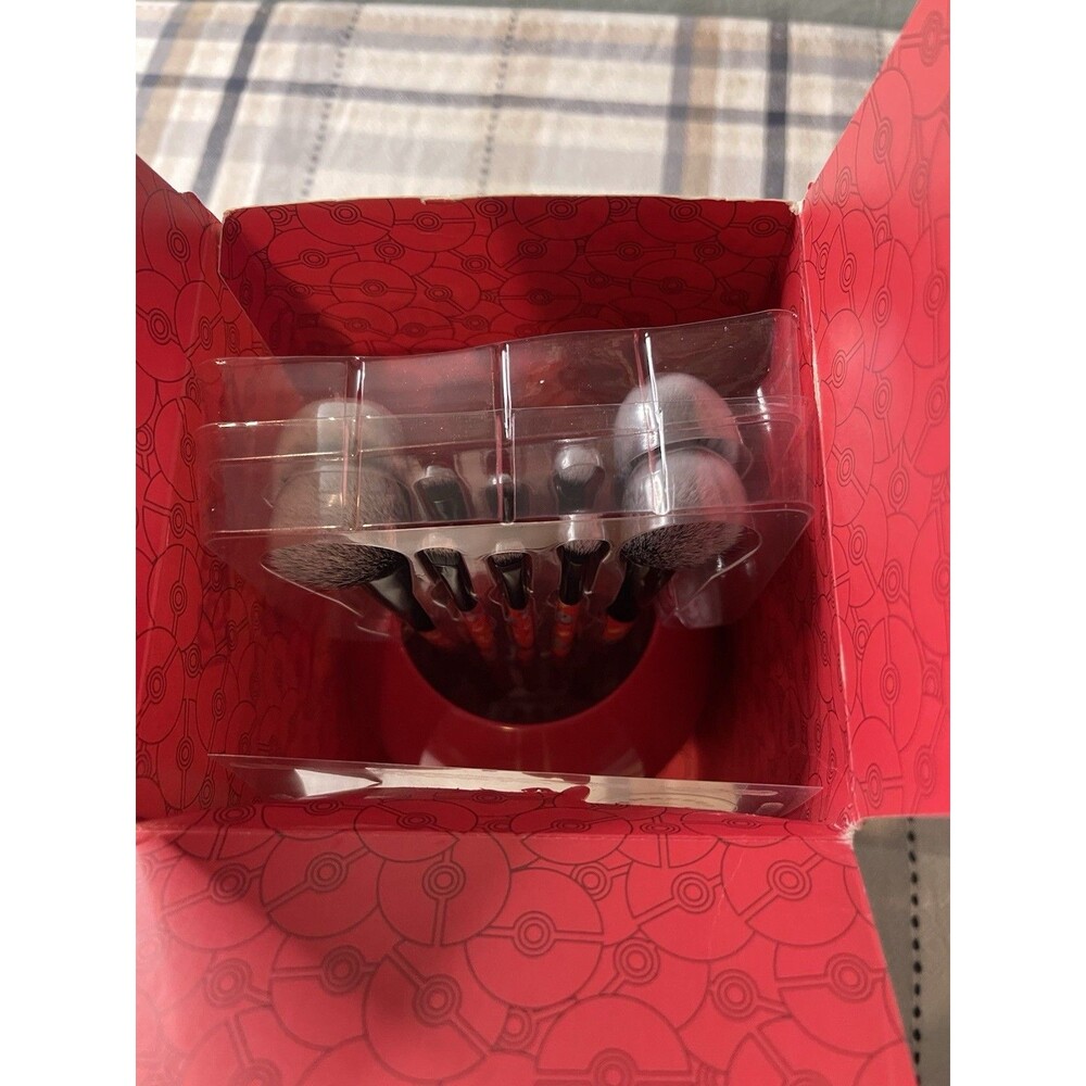Pokemon Poke Ball Makeup Brush Set Includes 5 Brushes In a Pokémon Brush Holder - Picture 5 of 5